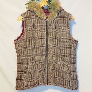 Vanity. Beautiful Vest. Size XL. Faux Fur Hood. Like New!